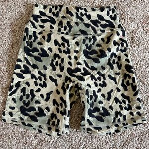 Serenity Shorts 6" - Salvia Print